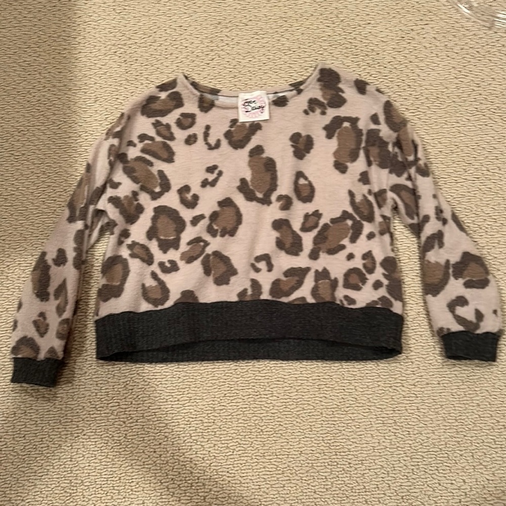 Love daisy leopard print sweater